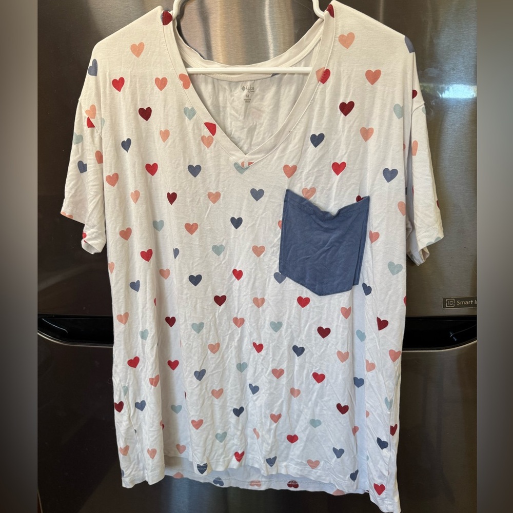 Heart Pattern V-Neck T-Shirt with Pocket